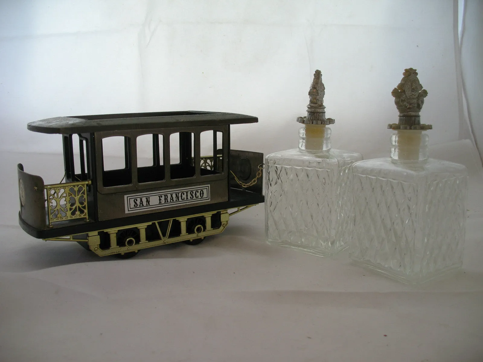 9" Vintage Musical Music Box Wine Bar DECANTER CABLE CAR SAN FRANCISCO CA CALIFORNIA