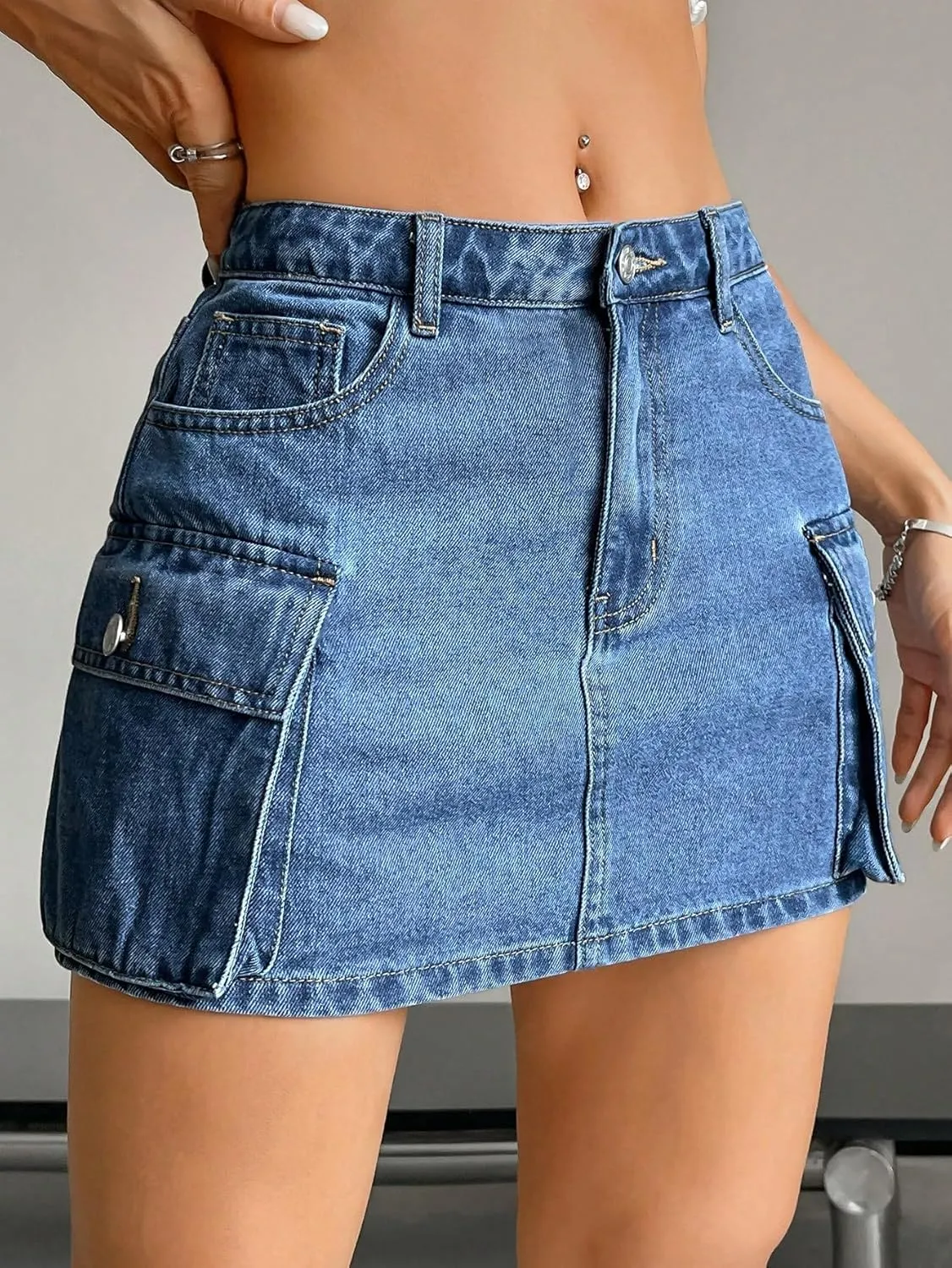 WDIRARA Women's Low Waist Cargo Denim Skirt Flap Pockets Button Bodycon Mini Skirts Y2K