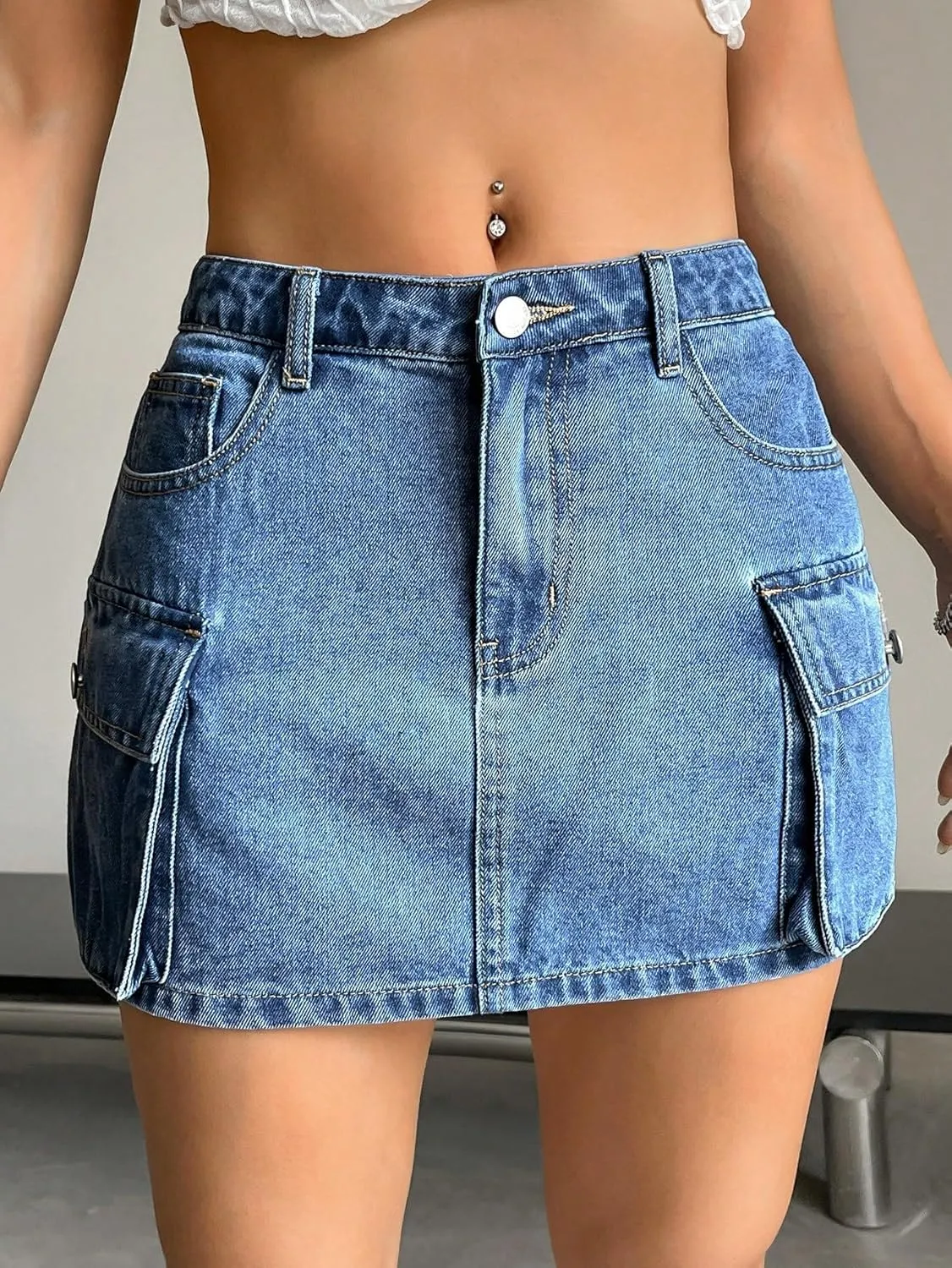 WDIRARA Women's Low Waist Cargo Denim Skirt Flap Pockets Button Bodycon Mini Skirts Y2K